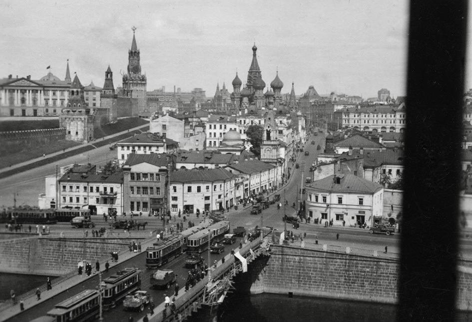 Москворецкий мост, 1920-е. Кварталы домов будут снесены в 1936 году при...