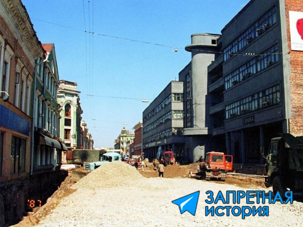 Фото далекого 1987г из Казани. Окна первого этажа откопали при прокладке...