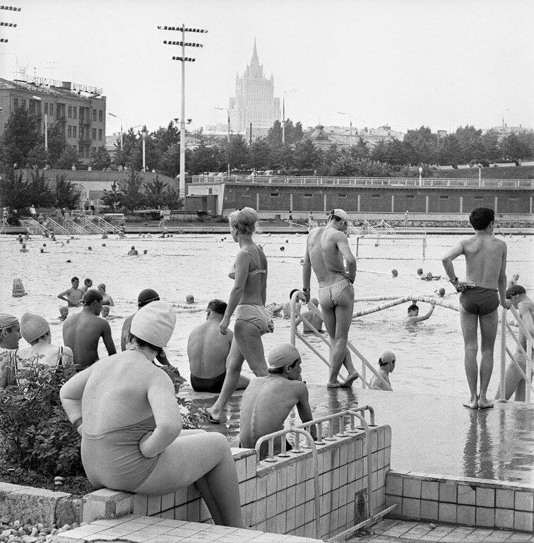 Бассейн «Москва», 1976