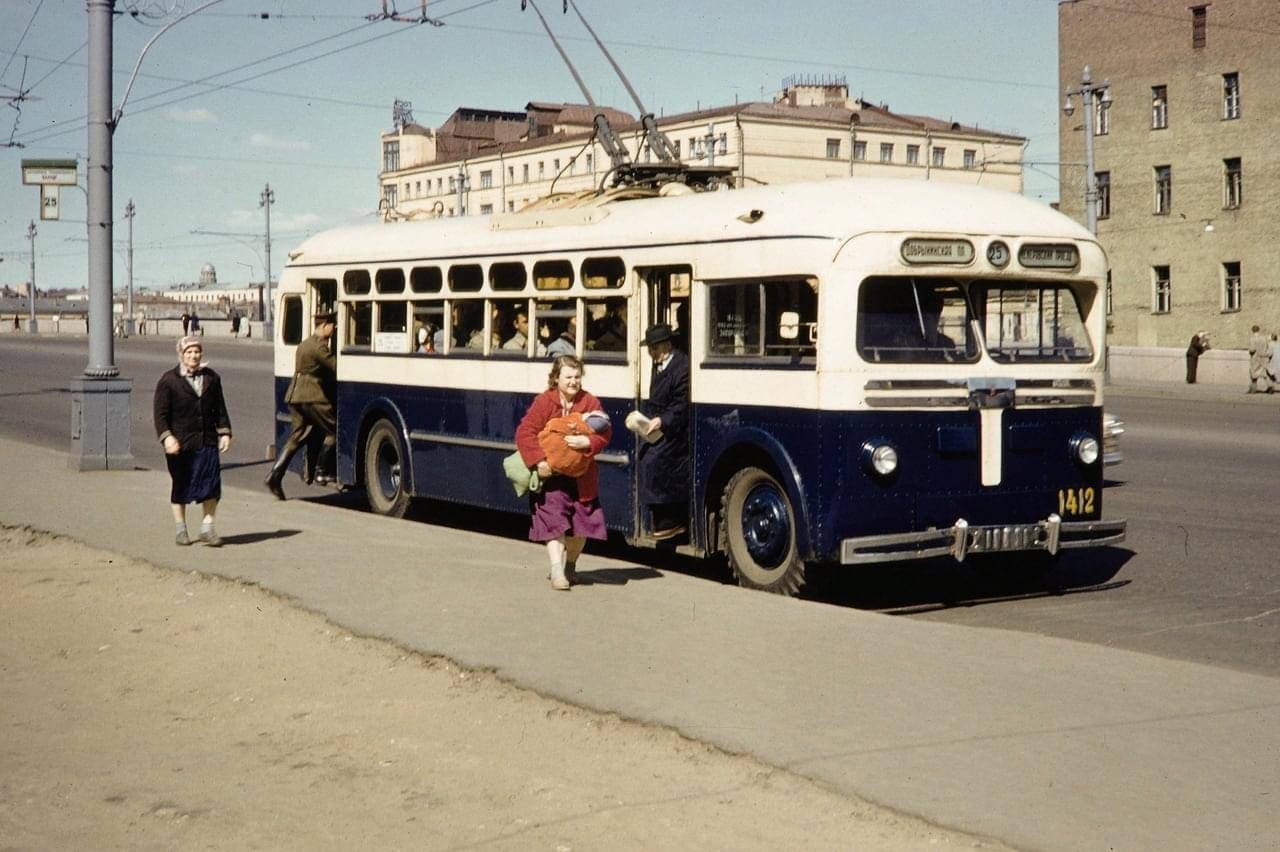 Троллейбус на улице Балчуг, 1959