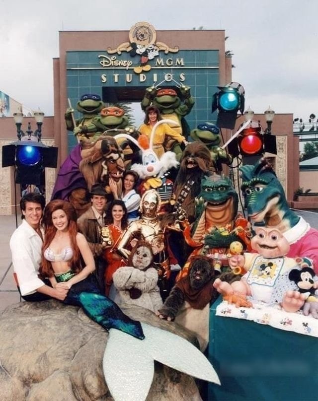 Групповое фото персонажей Disney, 1992 г.