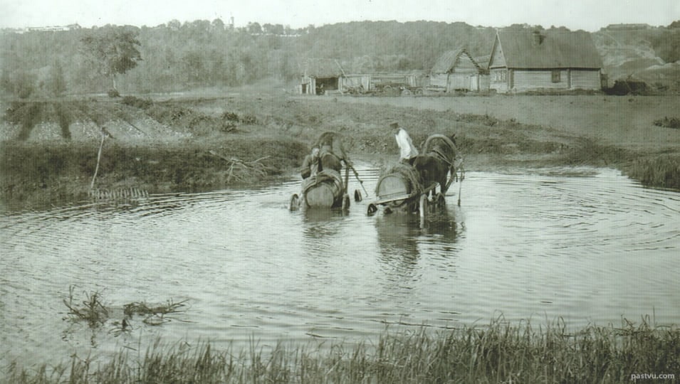 Лужники и большая лужа, 1904г. 

Сейчас на этом месте - Малая спортивная арена...