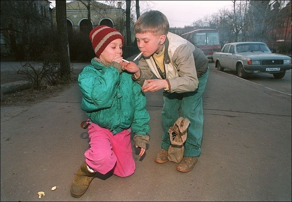 Беспризорные дети в Санкт-Петербурге. 

13 апреля 1995 год.