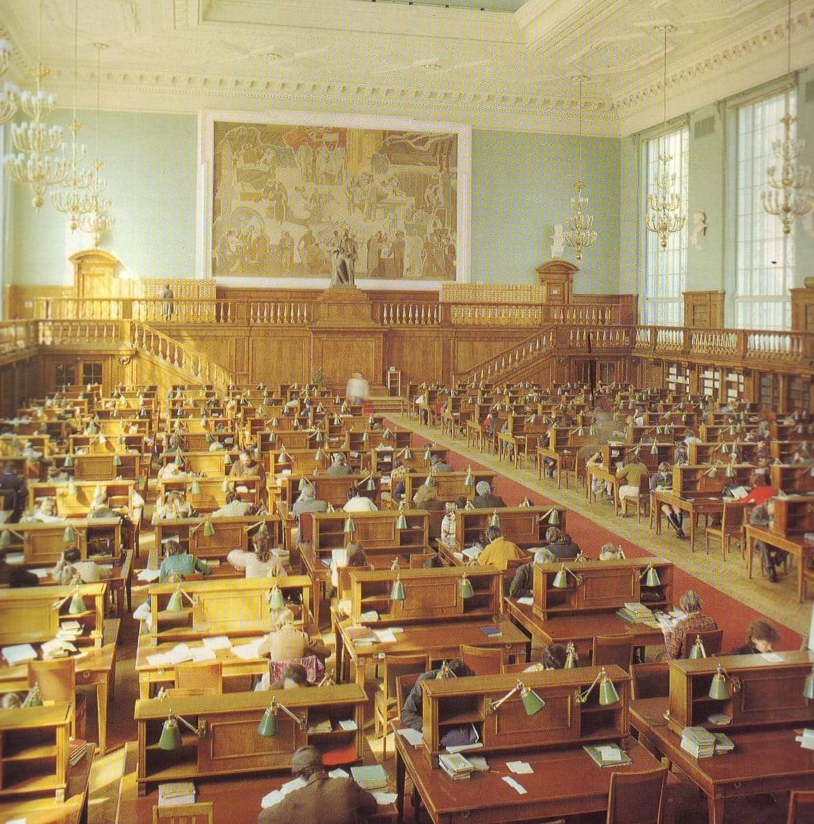 В читальном зале Государственной библиотеки имени Ленина, 1980