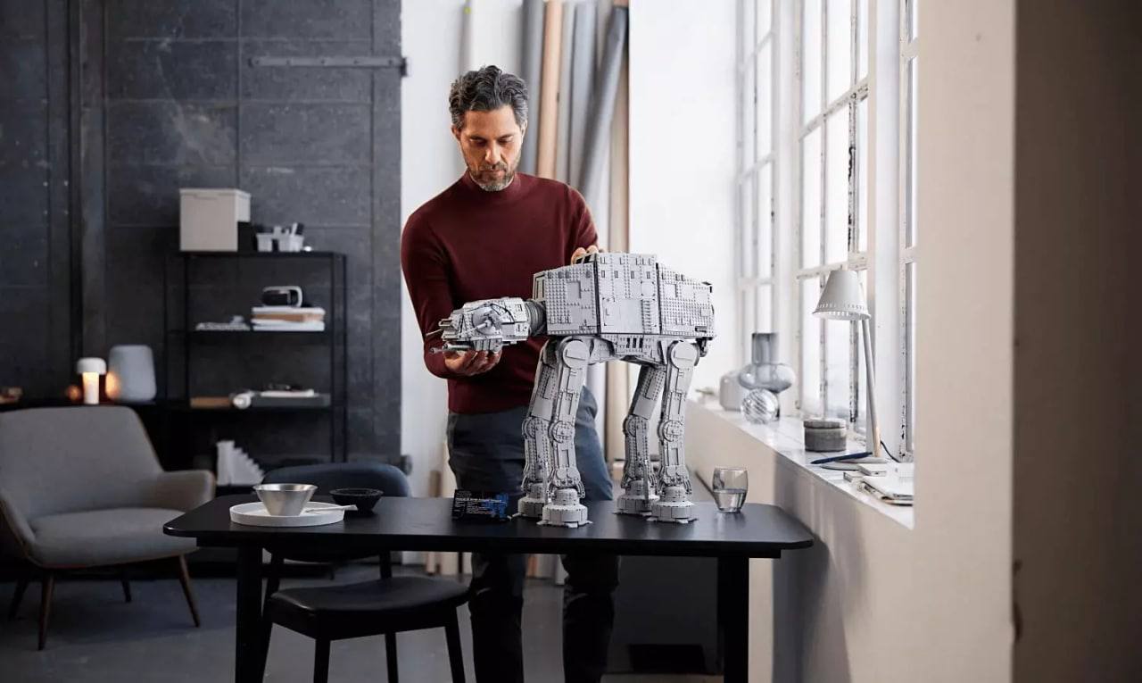 LEGO представила набор с шагоходом AT-AT из «Звёздных войн» высотой 62...