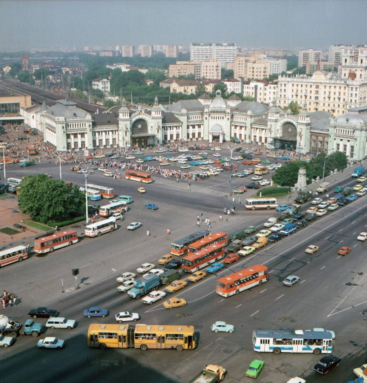 Вид на площадь Белорусского вокзала, 1989