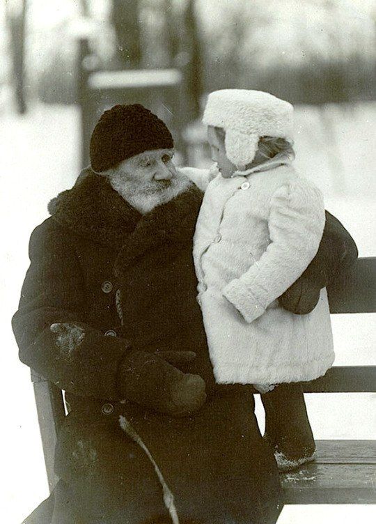 Лев Толстой с внучкой Таней Сухотиной. 1908 год