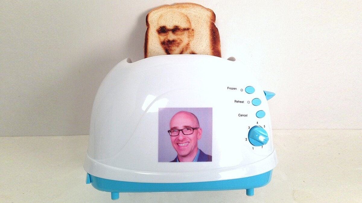 Selfie Toaster Burnt способен перенести ваше любимое лицо на ломтик...