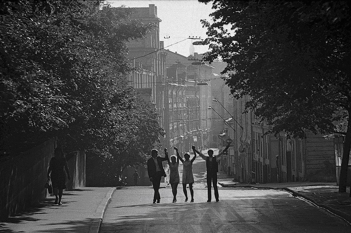 После выпускного. Столешников переулок, конец 1960-х