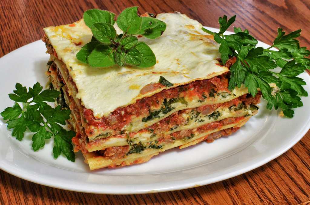 Лаза́нья (итал. lasagne) — макаронное изделие, тонкий лист теста в форме...