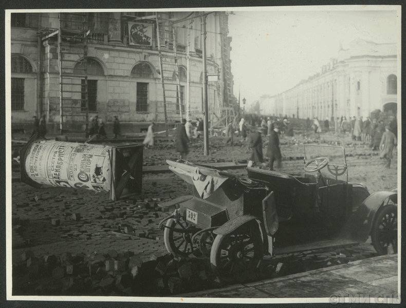 Наводнение в Ленинграде 24 сентября 1924 г. Перекресток Невского проспекта и...