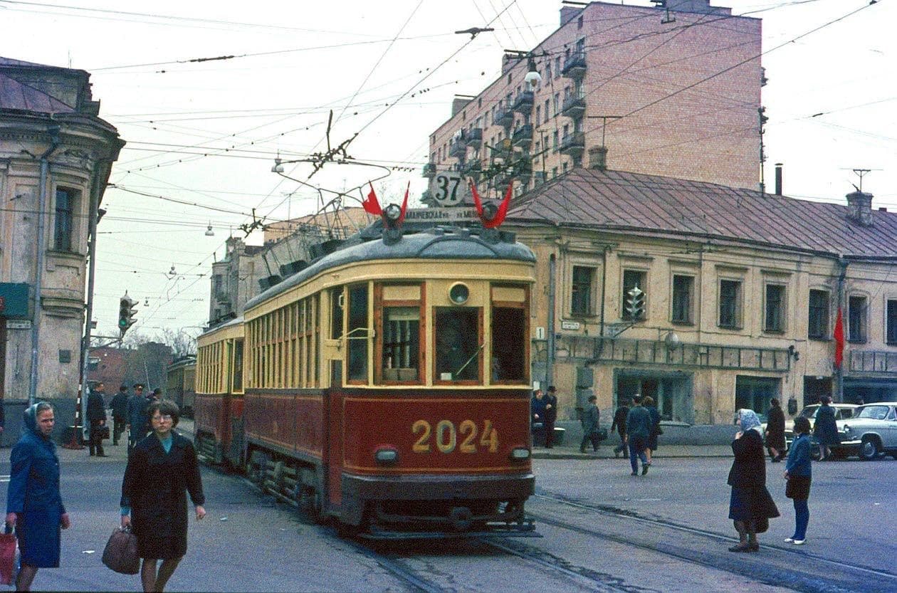 Бауманская улица, 1970