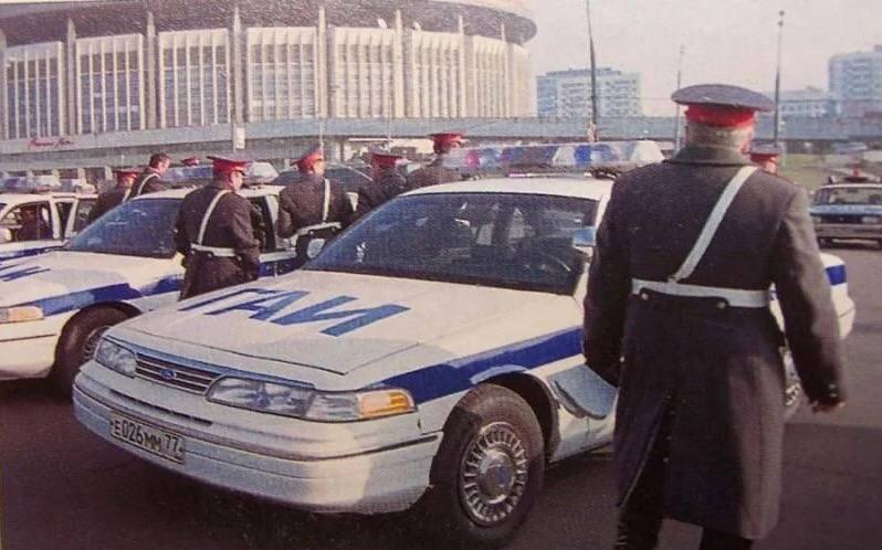 Патрульные автомобили Ford Crown Victoria московского ГАИ. Москва, 90е.