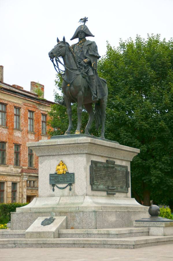 Памятник Барклаю-де-Толли в Черняховске (ранее Инстербург), Калининградская...