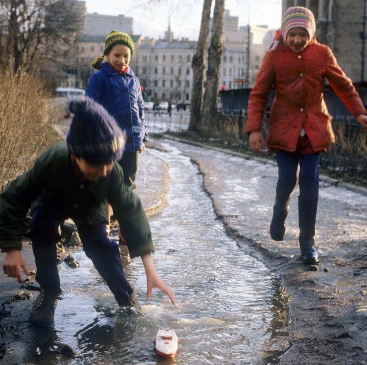 Кораблики на Тверском бульваре, 1982