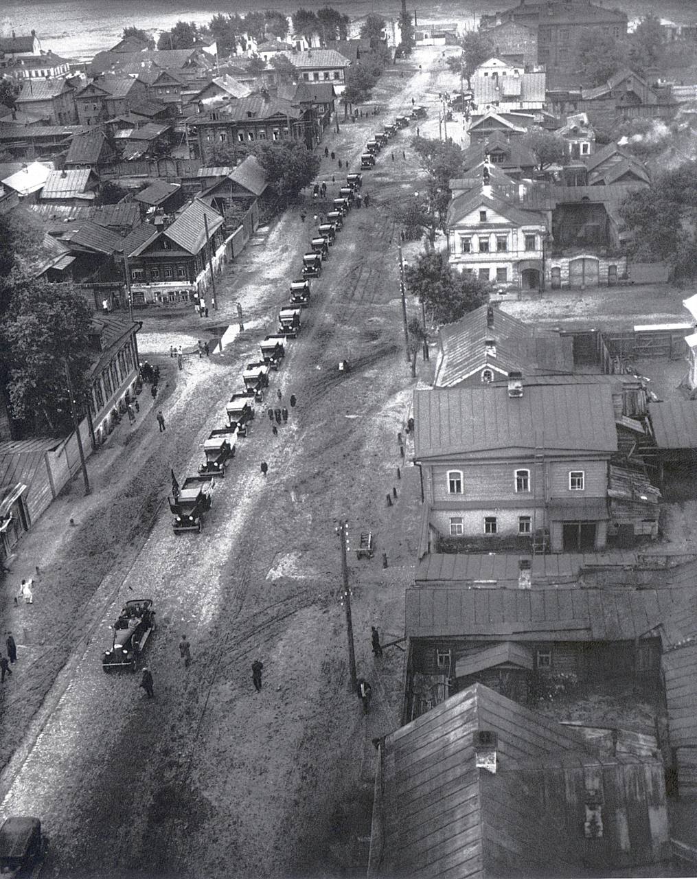 Первые машины Горьковского завода едут в Москву, 1930-е