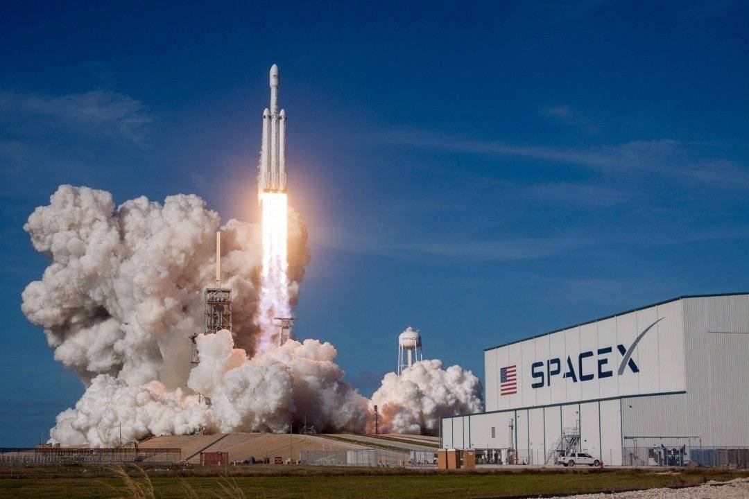 SpaceX собирается отправить первых туристов в космос уже в этом году. Новая...