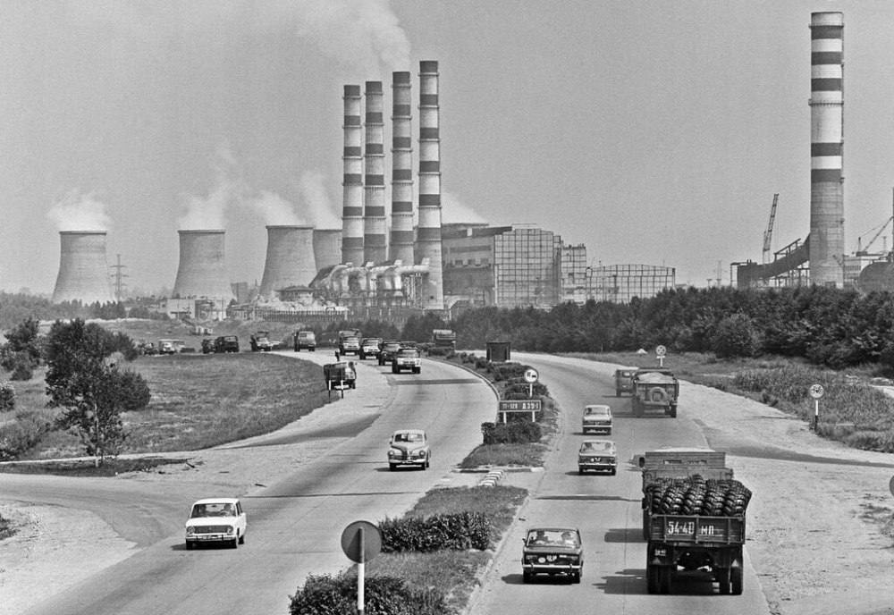 МКАД, 1975. Первоначально здесь были две проезжие части - по две полосы в...