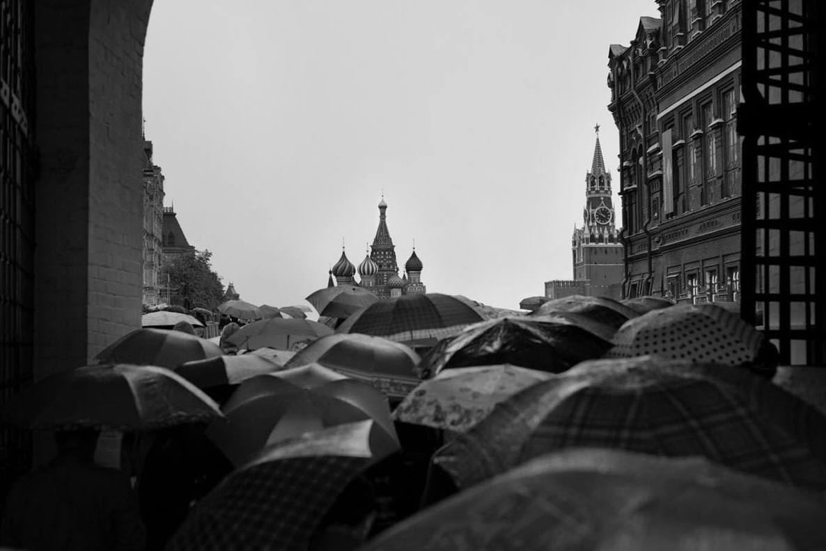 Дождь в Москве, 1990-е